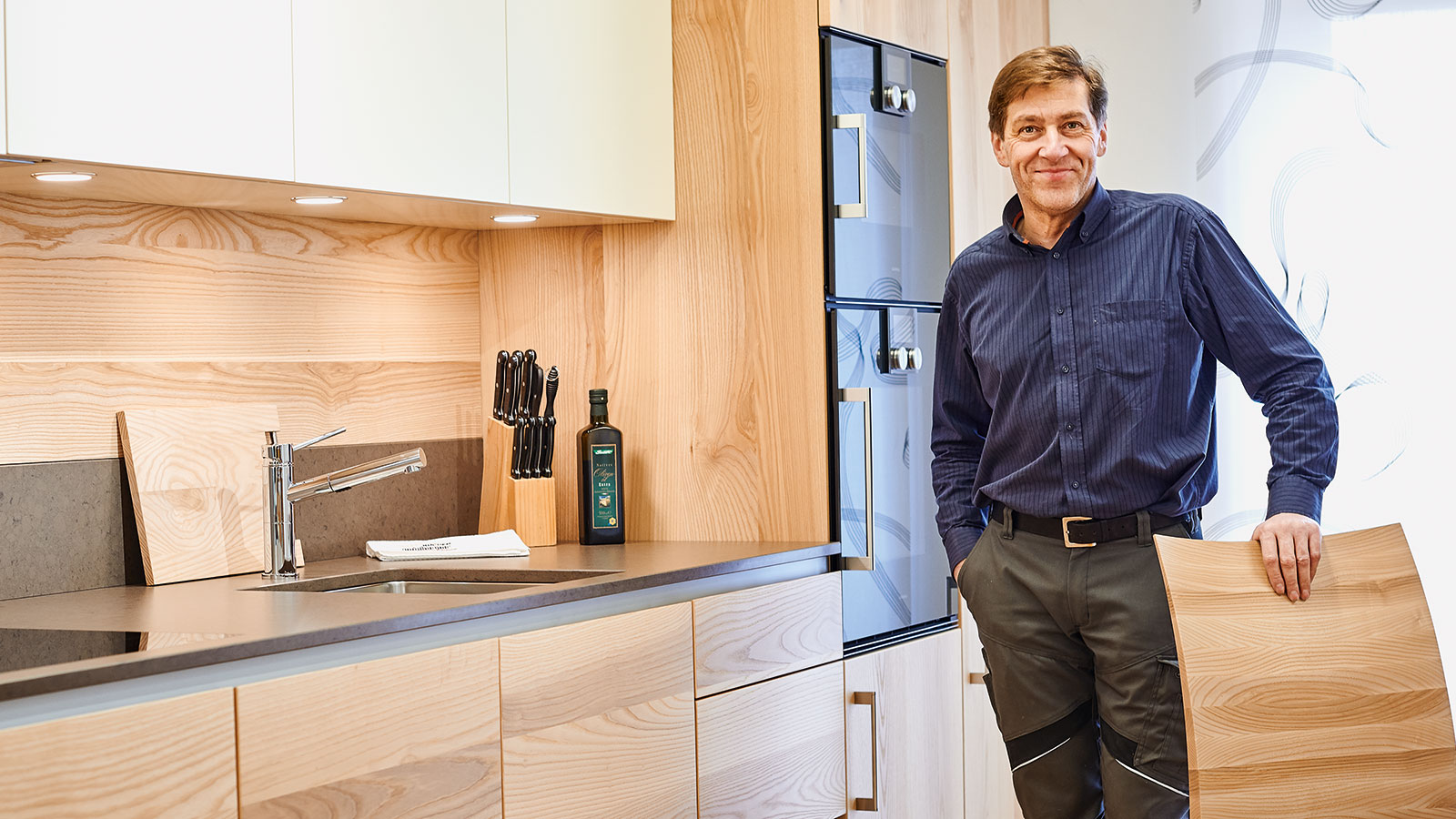 カスタムメイドのキッチン: 家具職人のマイスター Martin Geisberger は、品質を最も重視しています