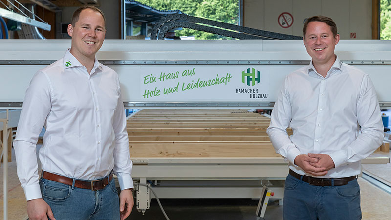 Tutaj można zobaczyć Floriana i Fabiana Hamacherów, prezesów firmy Hamacher GmbH.