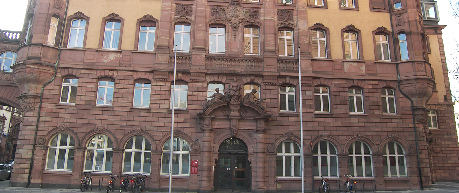 Schreinerei Koch fertigt mit HOMAG-Hightech „historische“ Fenster für den Frankfurter Römer 