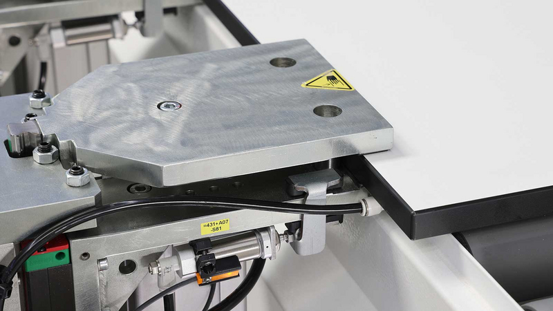 CNC-controlled clamping system on both sides - Quick and precise – no setting times