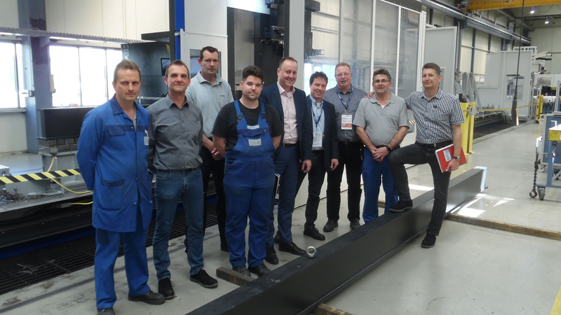 Offizielle Übergabe des neuen Großteile-Bearbeitungszentrums bei HOMAG Plattenaufteiltechnik, Holzbronn Offizielle Übergabe des neuen Großteile-Bearbeitungszentrums bei HOMAG Plattenaufteiltechnik, Holzbronn