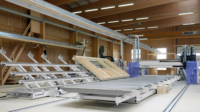 Dla jeszcze większej efektywności WEINMANN oferuje stół motylkowy. Jest to rozwiązanie zastępujące suwnicę, które znaczą- co przyspiesza podawanie elementów.