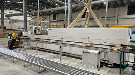 Meicha Furniture has been using the same HOMAG edgebanding machine acquired in 1987 to create its soft-forming edges, alongside newer units. 