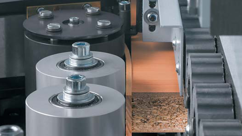 Heavy pressure zone up to 3 mm edge thickness and 50 mm workpiece height for an optimal glue joint.