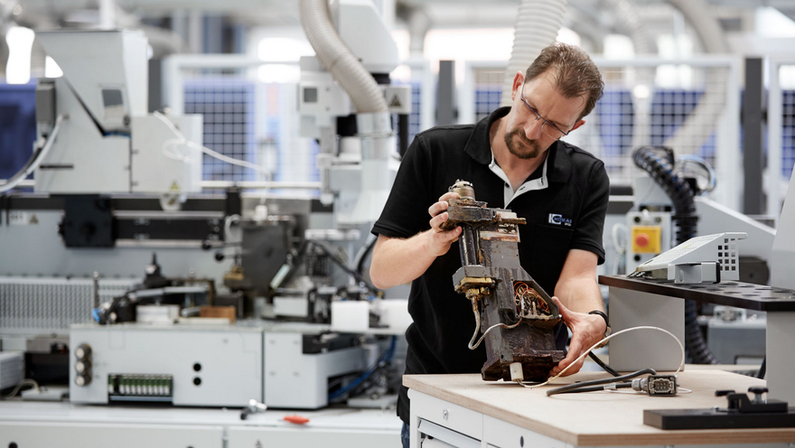 Overhauling gluing components
