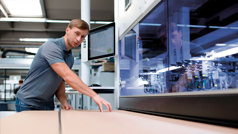 Kartonschneidemaschine PAQTEQ C-250 – Optimiert den Verpackungsprozess bei minimalem Platzbedarf