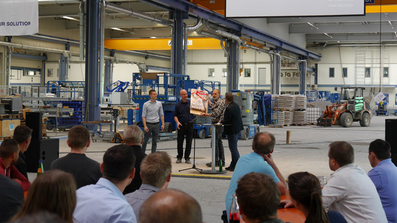 HOMAG Plattenaufteiltechnik Einweihung neue Halle HOMAG Plattenaufteiltechnik, 2500 Quadratmeter mehr Montagefläche