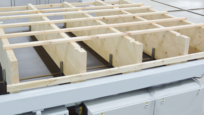 X ストッパーを用いた直角エレメントの製造。 WEINMANN 屋根および舗床テーブル BUILDTEQ F-500