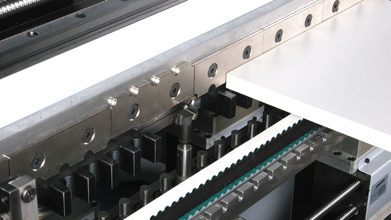 Exchangeable segments on side guide
