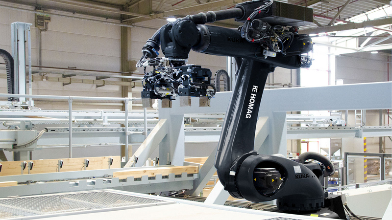 Robot zintegrowany z maszyną do montażu konstrukcji szkieletowych jest elastyczny i niezmiernie szybki.