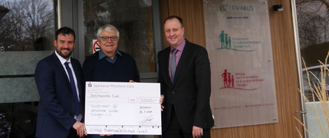 Spendenübergabe im Elternhaus des Fördervereins für krebskranke Kinder Tübingen e.V.