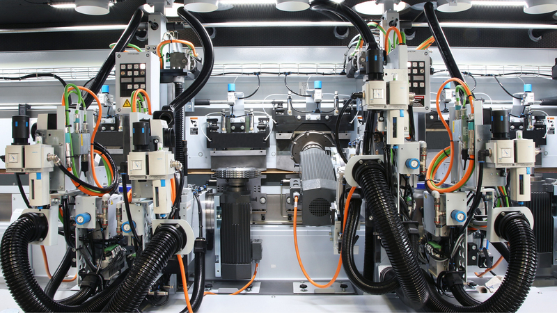 Servoachsen zur Positionierung der Bearbeitungsaggregate