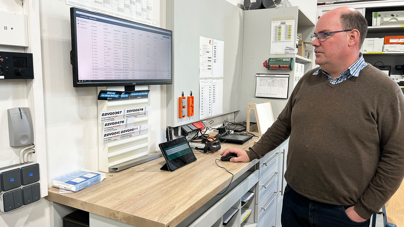 Be it during work preparation, in production or in the assembly area, Manuel zum Buttel can quickly and easily monitor job progress in real time at any time.