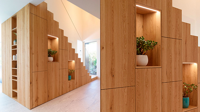 Open shelves and fronts as well as a trim integrated into the staircase stringer create a harmonious overall appearance