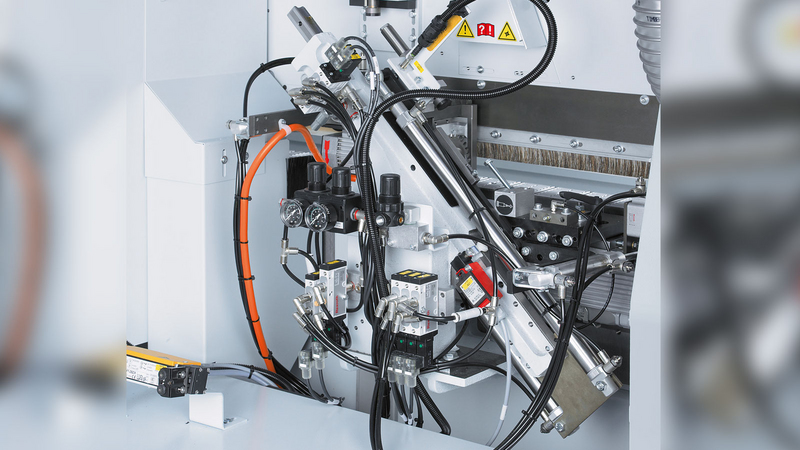 Perfect cutting by the end trimming unit using rigid highprecision linear guides and the workpiece gap optimization package to achieve higher output in the same processing time