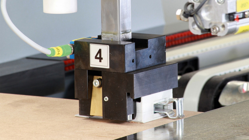 Insertion aggregate for wall cabinet hooks DRILLTEQ