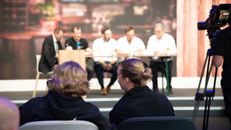 Live shows hosted daily in the HOMAG event lounge