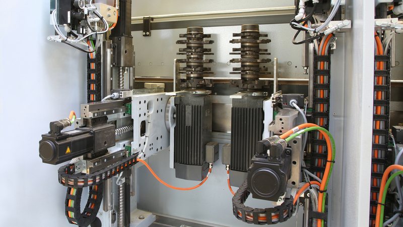 SF30 – servo with multi-tool