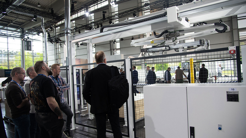 The STORTEQ F-100 single-axis feeder 