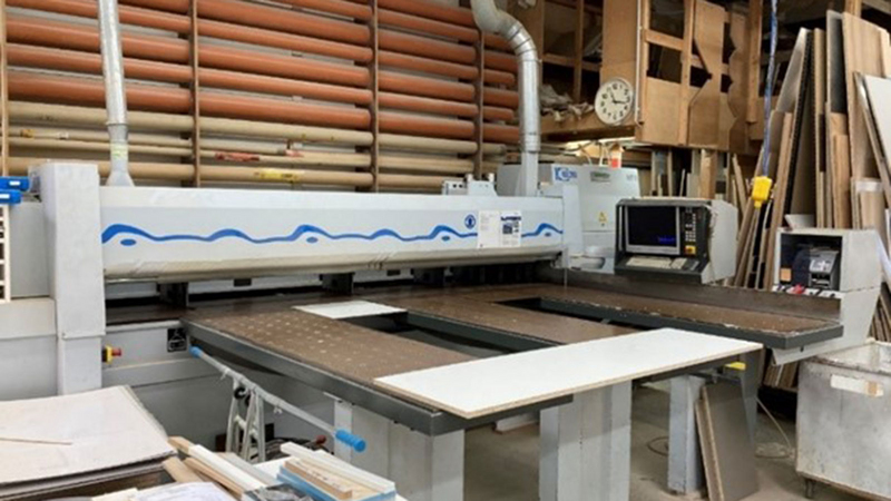 Since 1997, the HPP 11/32 panel dividing saw has been faithfully providing its services, including customized cuts