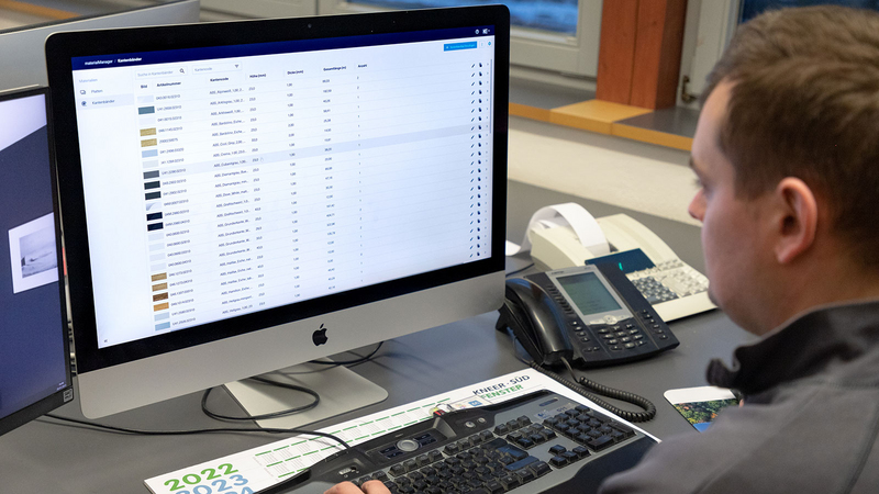 materialManager se utiliza durante la preparación del trabajo para gestionar de forma centralizada el material de canto y toda la información asociada a él (código de decoración, fabricante, código de canto, altura, espesor, etc.).