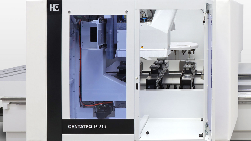 Máxima percepção da máquina e, ao mesmo tempo, ótima proteção do operador através de uma grande janela de visualização. A troca da broca e a manutenção podem ser realizadas de forma conveniente a partir da frente da máquina.