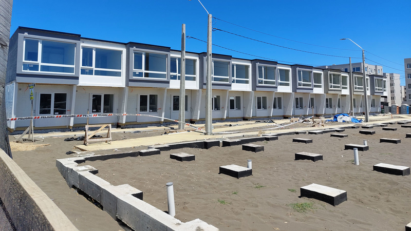 Prima che i moduli prefabbricati raggiungano il cantiere, sono già preparate le fondamenta.