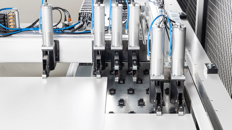 SAWTEQ B-130 con pinza di bloccaggio aggiuntiva opzionale e Power Concept Classic per la massima flessibilità ed efficienza nel taglio.