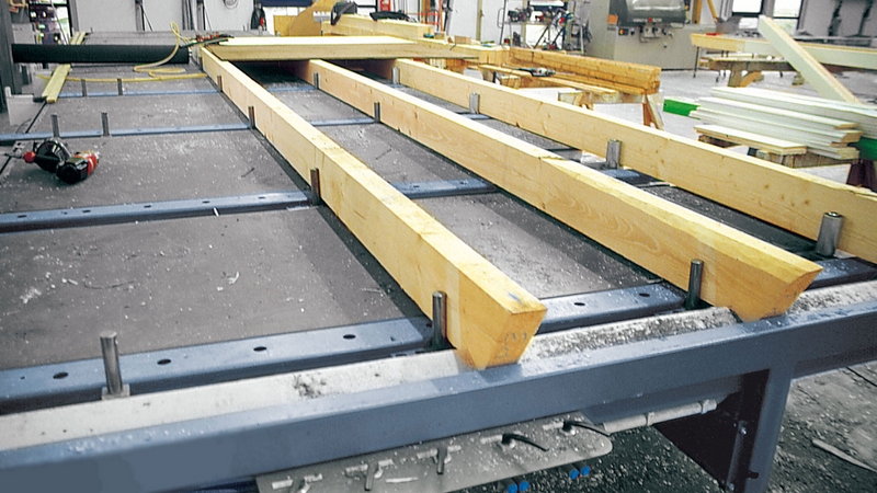 Dispositivi di bloccaggio per soffitti e tetti sul tavolo di montaggio WEINMANN