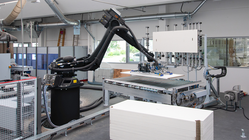 Robot management FEEDBOT on CNC processing centers | HOMAG