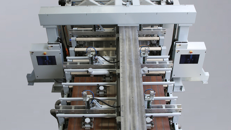 FSL 480 – Kaskadenförmig angeordnete Sägeaggregate – auch vergleichbar mit der Form eines Tannenbaums schneiden die Platten von außen nach innen präzise in Streifen.