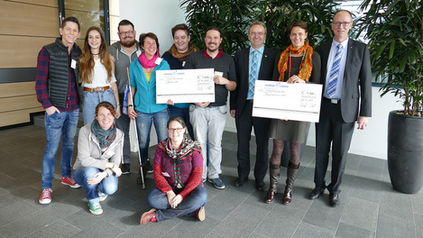 Übergabe der Schecks bei HOMAG in Schopfloch