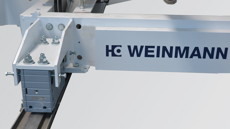 オプション: 前後左右への走行装置により、製造ラインへの組み込みが可能。 WEINMANN 屋根および舗床テーブル BUILDTEQ F-500 - 前後左右への走行装置により、製造ラインへの組み込みが可能。