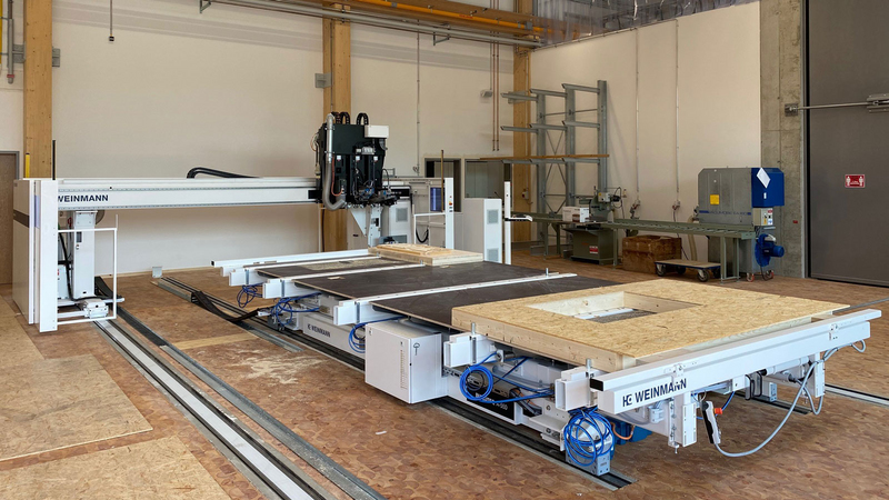WEINMANN Multifunktionsbrücke WALLTEQ M-120 mit einem Zimmermeistertisch A-550.