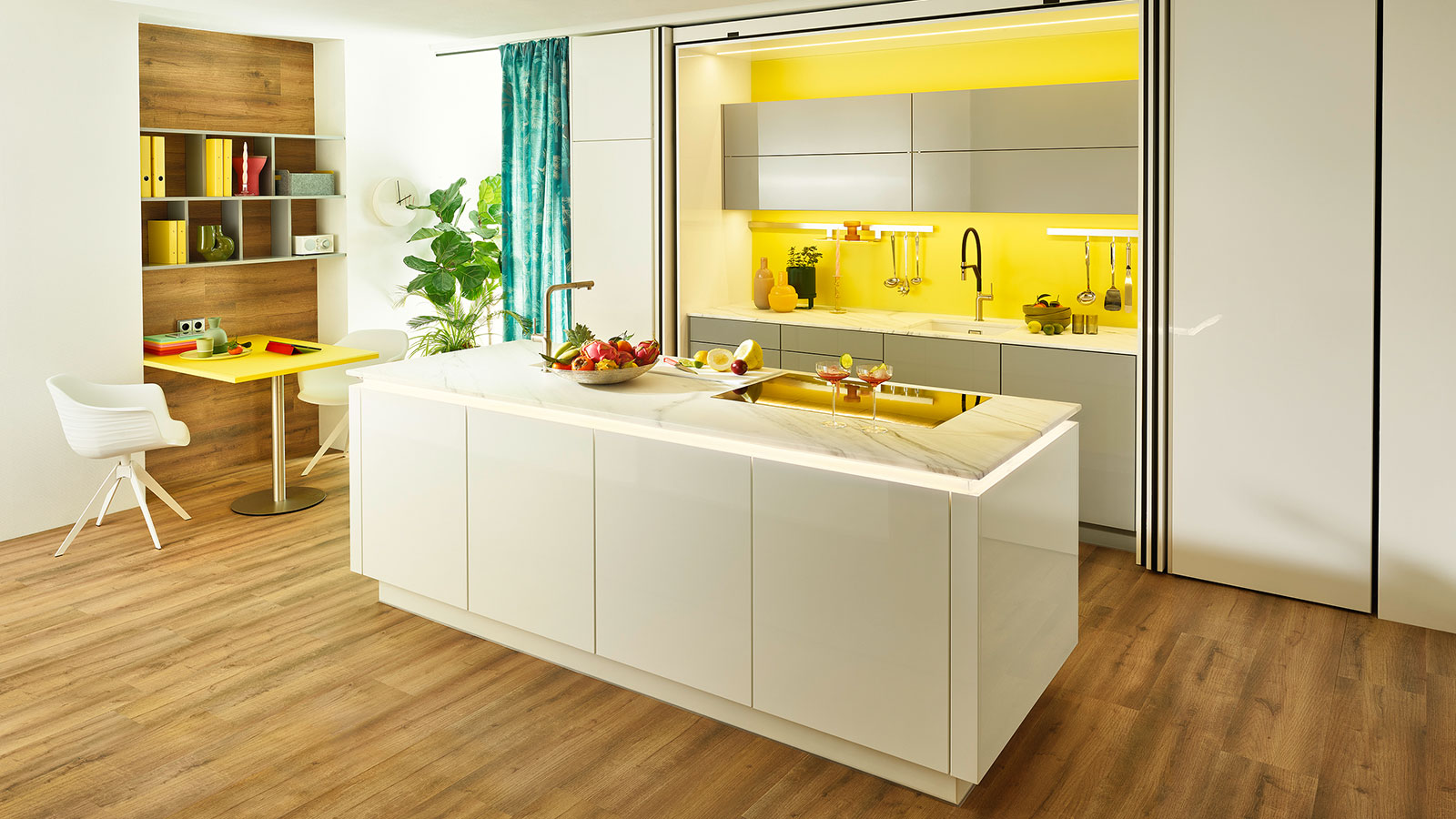 Foresto Color Kochen: Das Design steht bei dieser Küche klar im Vordergrund. Minimalistische Formen und klare Linien prägen den eleganten Stil der Produktreihe für eine offene Wohnsituation: kochen, essen und wohnen in einem Raum. Foresto Color Kochen: Das Design steht bei dieser Küche klar im Vordergrund. Minimalistische Formen und klare Linien prägen den eleganten Stil der Produktreihe für eine offene Wohnsituation: kochen, essen und wohnen in einem Raum.