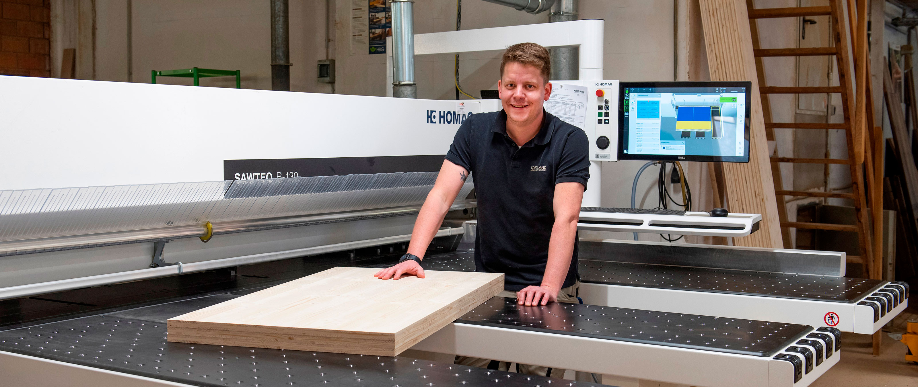 Fresadora cnc cortando tablero de madera en primer plano