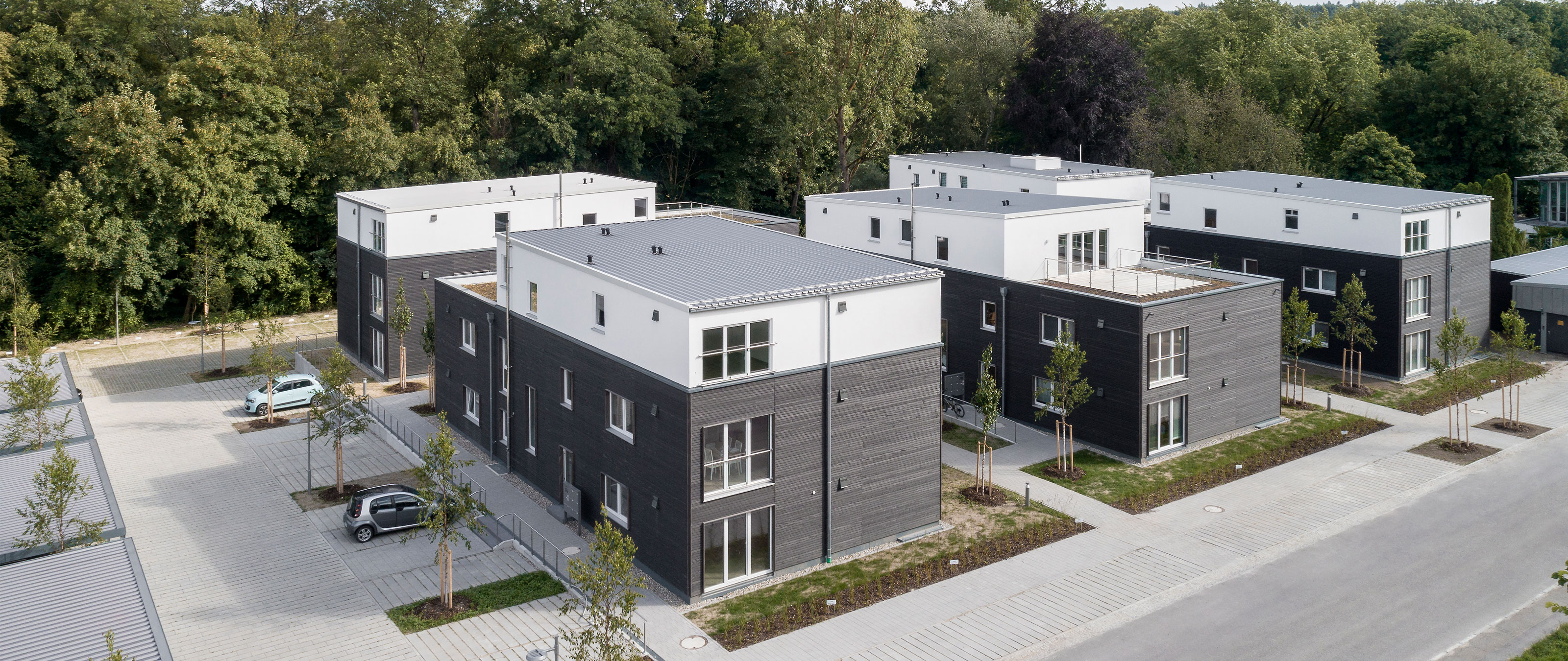 34 moderne Wohnungen verteilt auf 4 Häusern mit vorvergrauter Holzschalung im neugebauten Donau-Wohnpark. Urheber: © Oliver Jaist