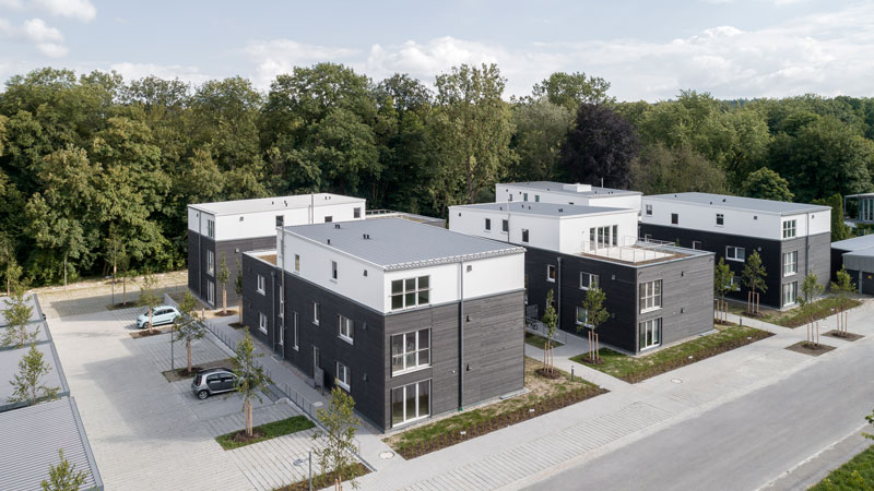 34 appartements modernes répartis dans 4 maisons avec coffrage en bois prégrisé dans le lotissement WohnPark Donau à Vienne, en Autriche. Auteur : © Oliver Jaist