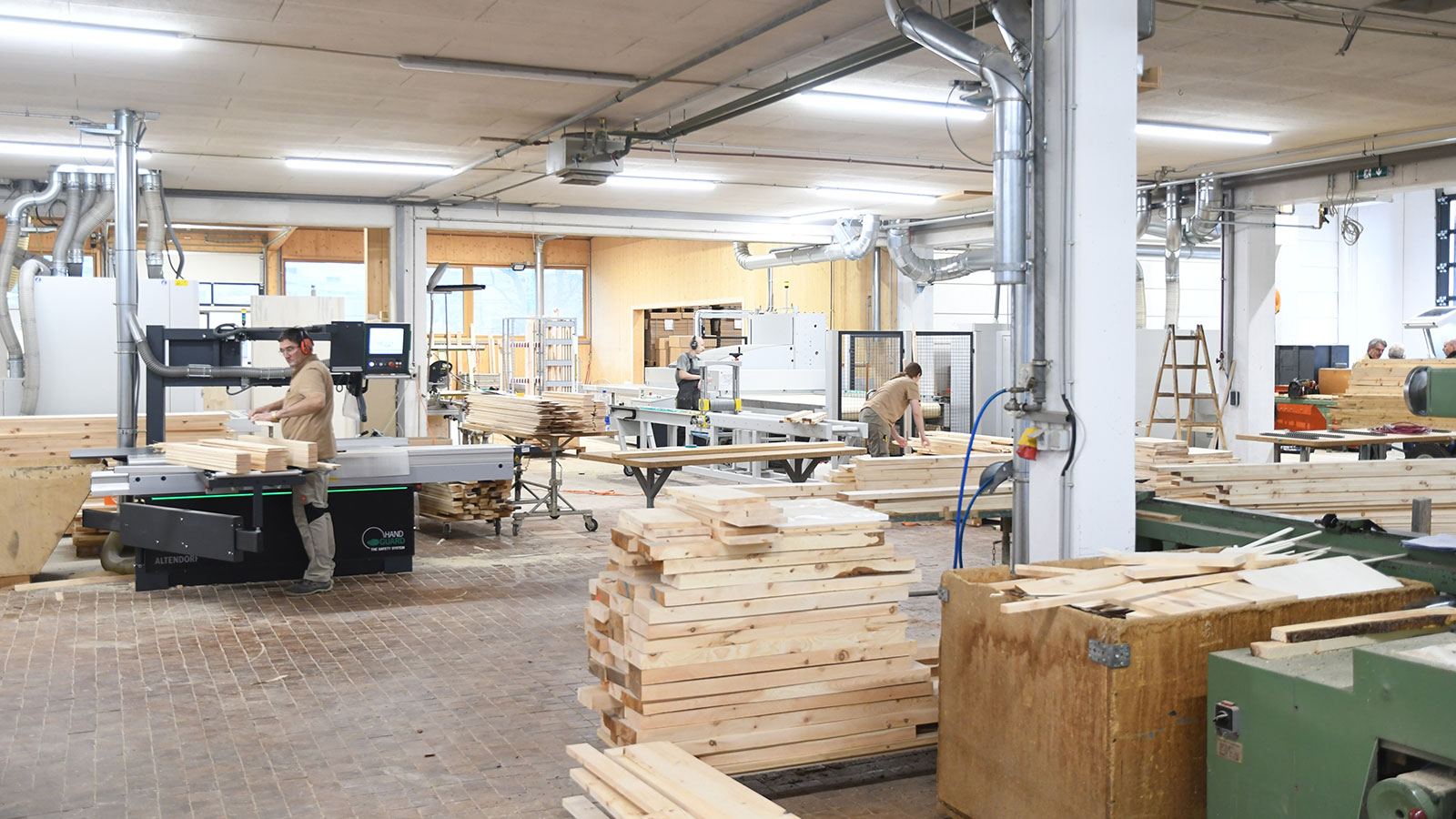 Blick in die Fertigung, die Zirbenherz derzeit mit großen Ambitionen digitalisiert.