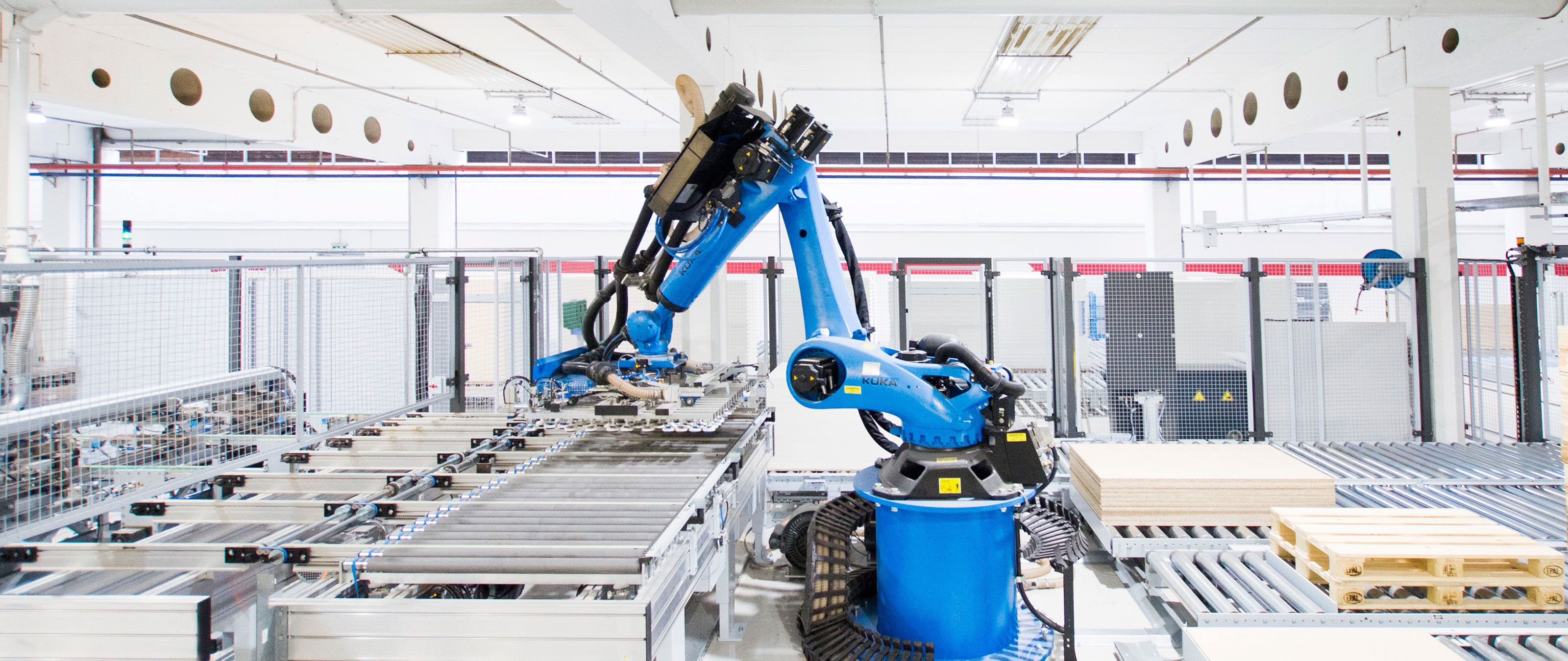 Drilling line with robot handling | HOMAG