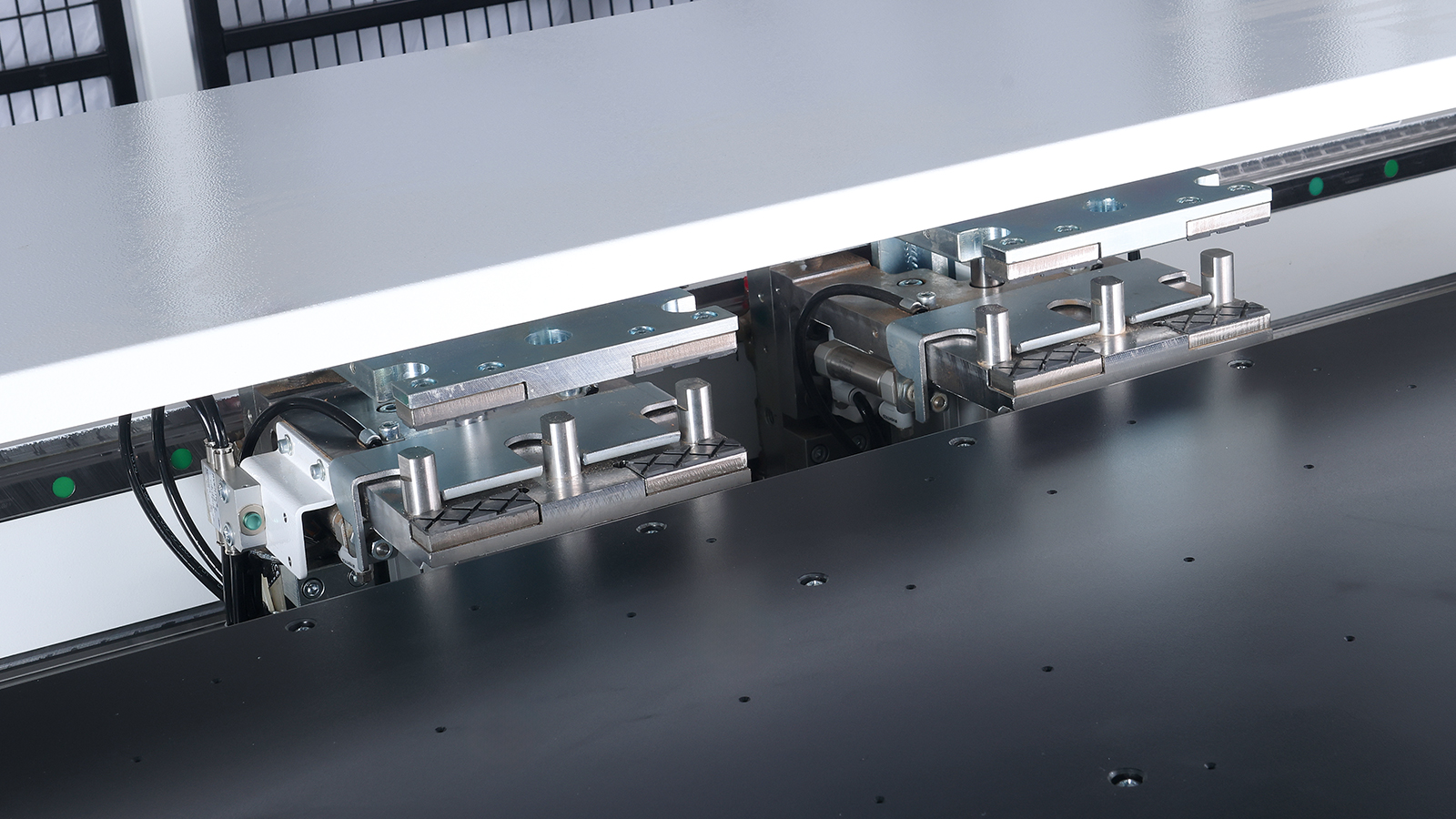 CNC-controlled collets - no set-up times and workpiece thickness up to 40 mm