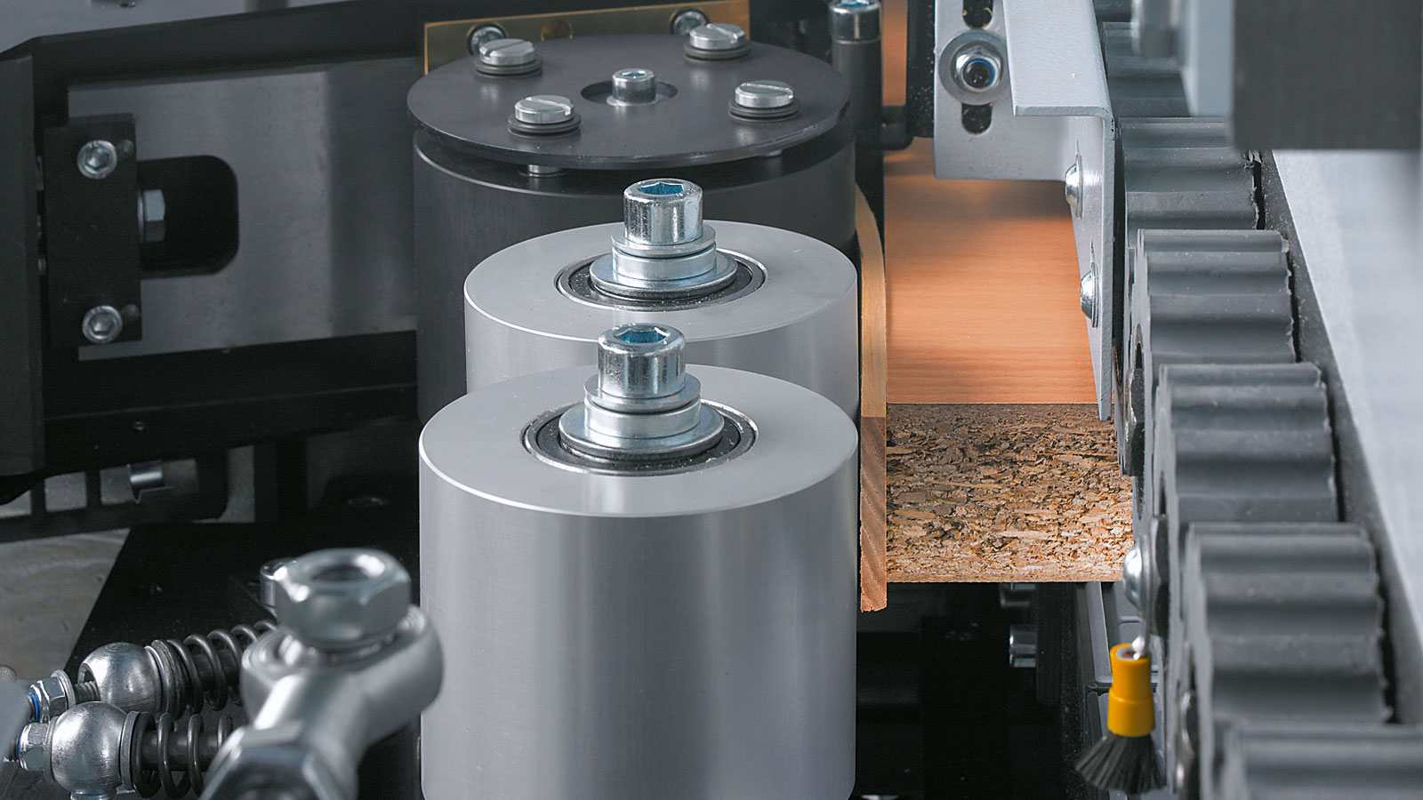 Pressure zone up to 3 mm edge thickness and 50 mm workpiece height for an optimal glue joint