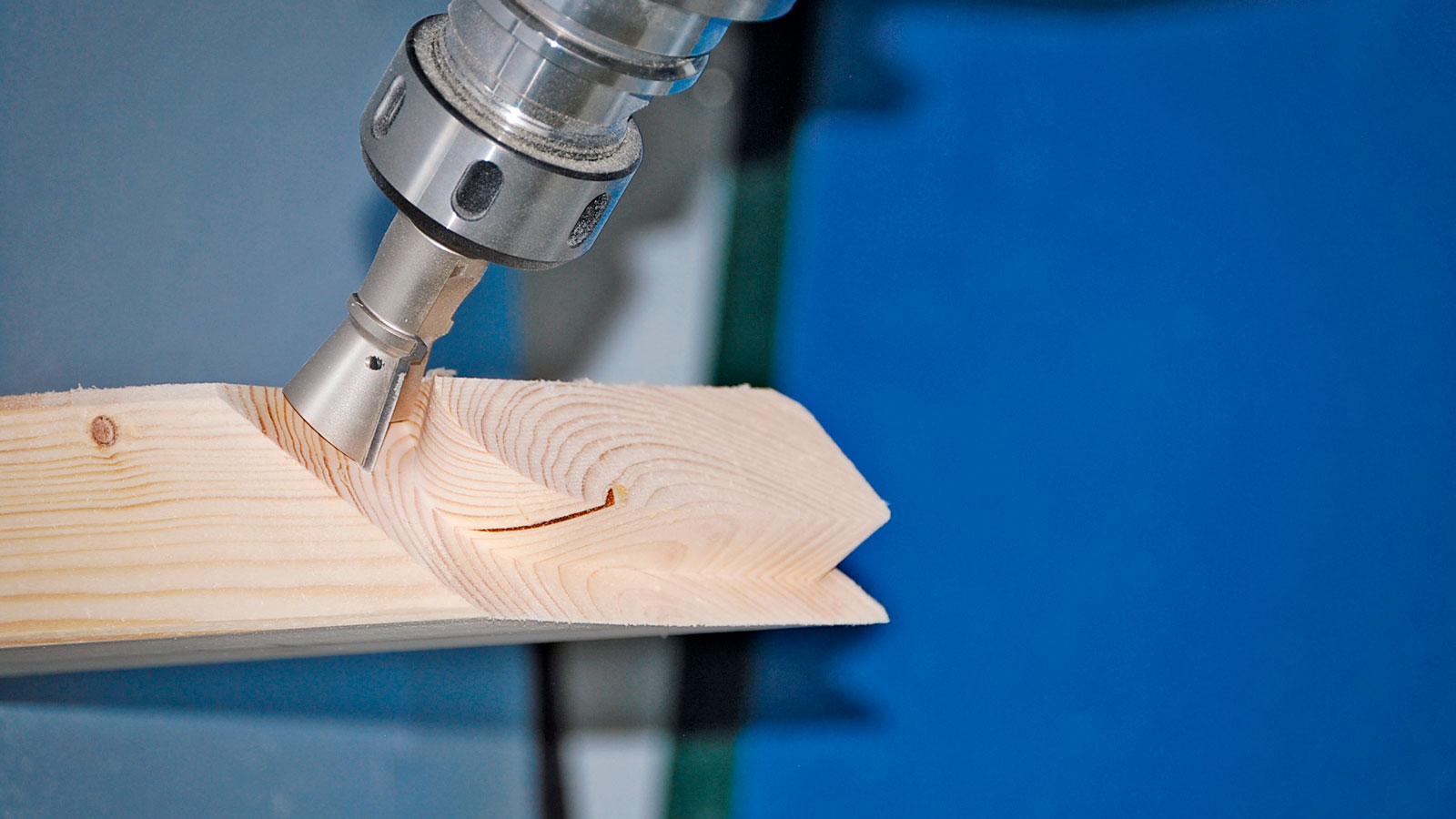 WEINMANN Produção de juntas em cauda de andorinha com a máquina de marcenaria BEAMTEQ